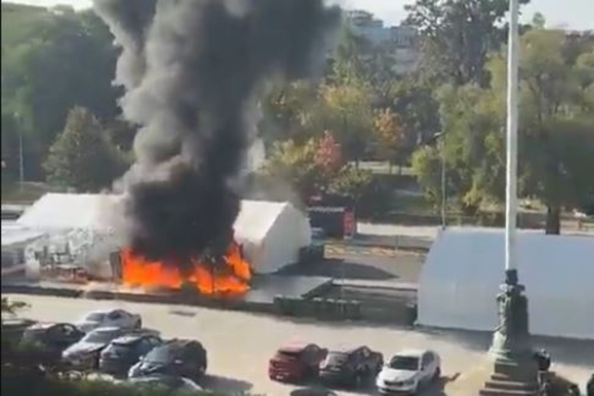 Η στιγμή της φωτιάς στο Βελιγράδι