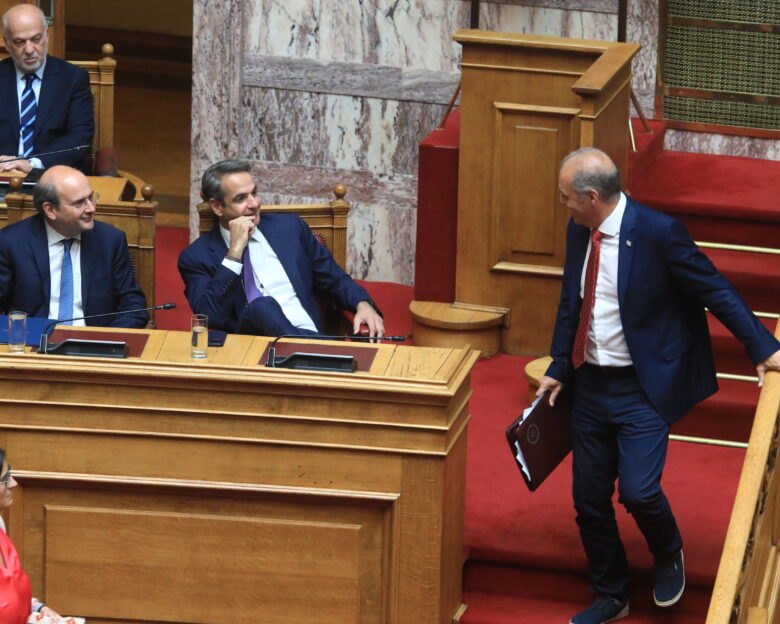Σενάρια για νέο πολιτικό φλερτ