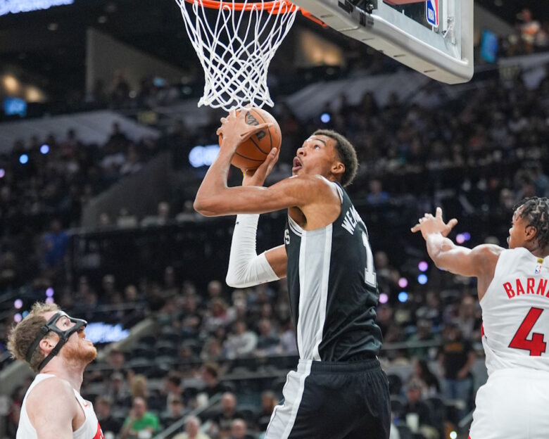 NBA: Εντυπωσιακή «παράσταση» από Γουενμπανιάμα, Γιόκιτς και Μάρκανεν