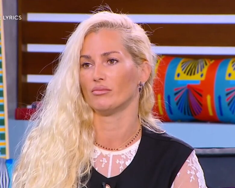 Βικτώρια Καρύδα: Όταν αποφασίσαμε να κάνουμε την κηδεία της μητέρας μου, είπα στους φίλους μου να μην βάλουν μαύρα