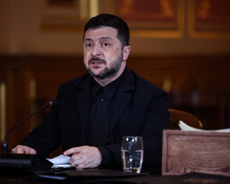 Ζελένσκι: Ουκρανοί και Ευρωπαίοι θα συναντηθούν για να εξετάσουν σχέδιο εκεχειρίας στον πόλεμο με τη Ρωσία