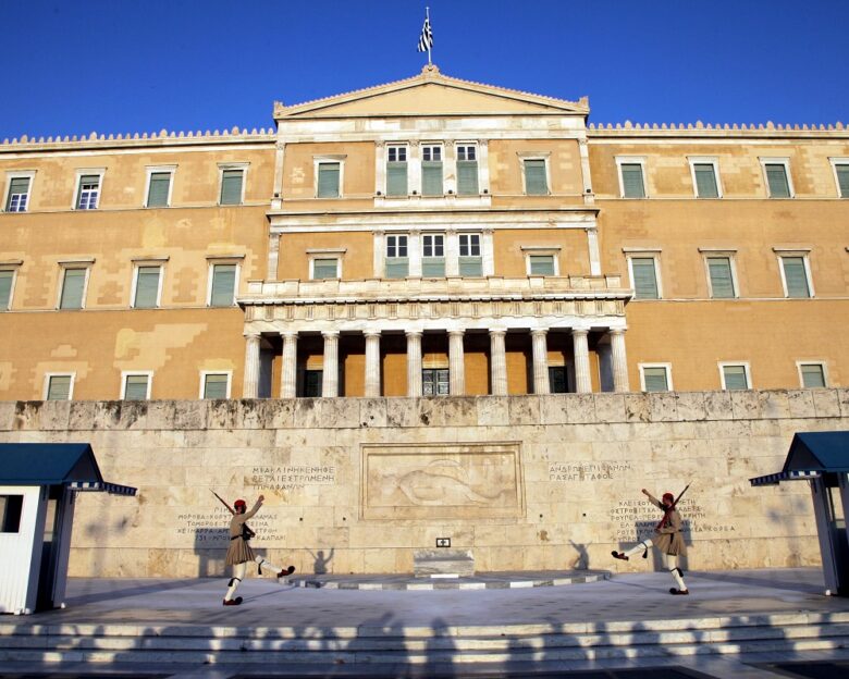 Δημοσκόπηση Pulse: Στο 15,5% το προβάδισμα της ΝΔ – Διχασμένοι οι πολίτες για το μνημείο του Άγνωστου Στρατιώτη