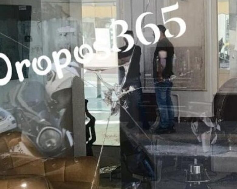 Ωρωπός: «Τα πέντε άτομα μπήκαν στο κομμωτήριο με σφυριά» λέει αυτόπτης μάρτυρας – Δεν πρόλαβε να αντιδράσει ο ιδιοκτήτης