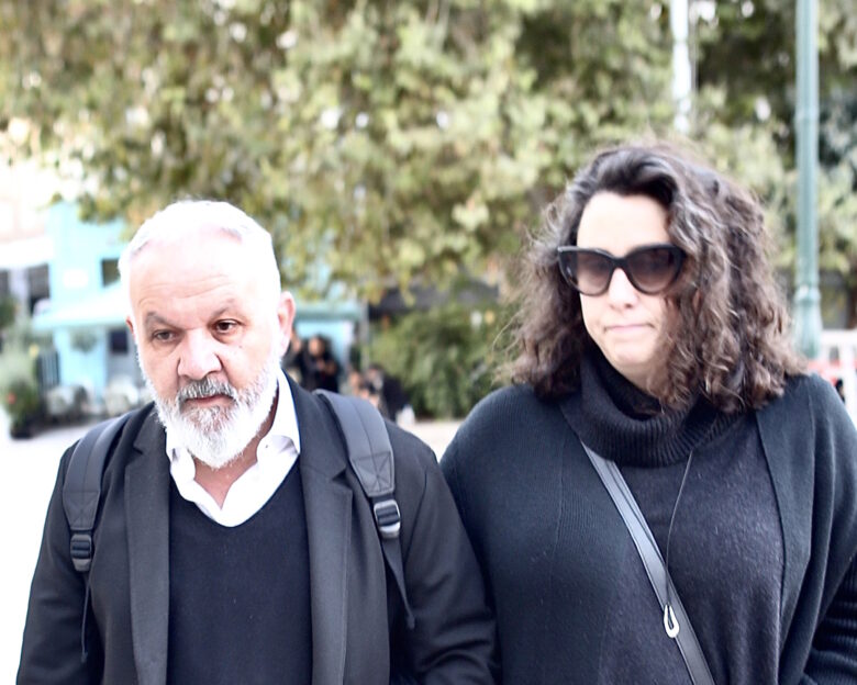 Διονύσης Σαββόπουλος: Ιωαννίδης, Γαλάνη, Ζουγανέλη, Πορτοκάλογλου και πλήθος καλλιτεχνών στο ύστατο χαίρε του σπουδαίου μουσικού