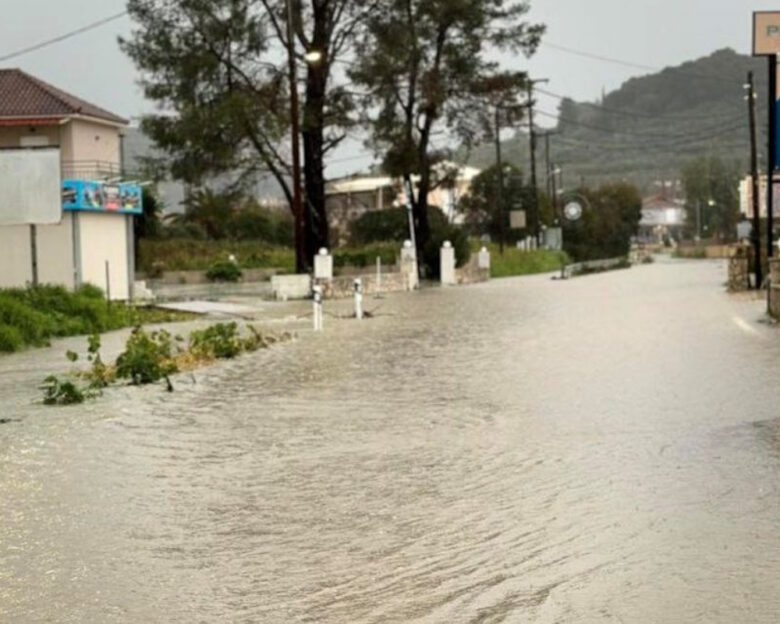 Χάος στη Ζάκυνθο: Πλημμύρες, κατολισθήσεις και πτώσεις δέντρων εξαιτίας των έντονων καιρικών φαινομένων