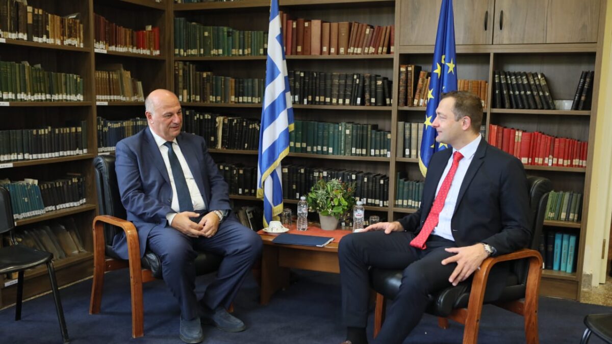 Ο Υπουργός Αγροτικής Ανάπτυξης και Τροφίμων της Ελλάδας, Κώστας Τσιάρας και ο Ευρωπαίος Επίτροπος Γεωργίας και Τροφίμων, Κρίστοφ Χάνσεν