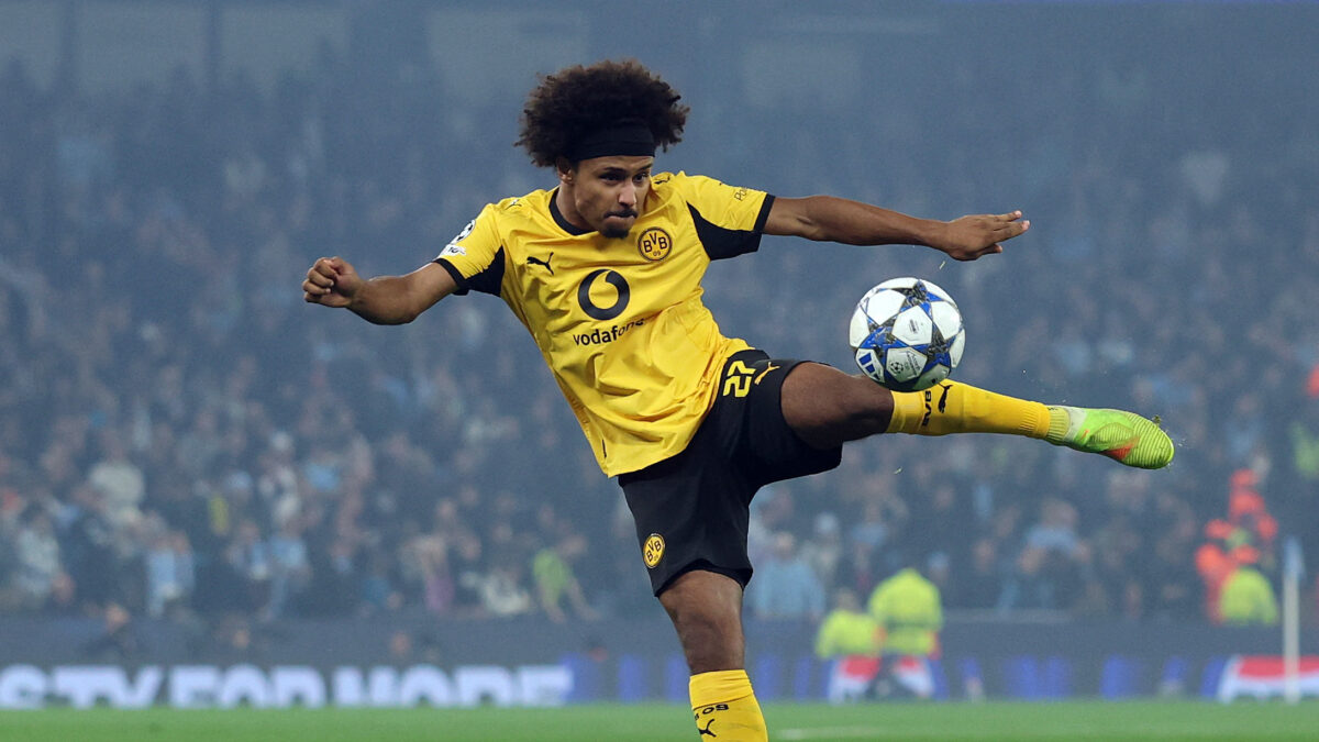 Ο Αντεγέμι σε αγώνα της Ντόρτμουντ