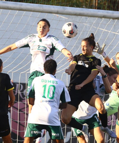 Στιγμιότυπο από τον αγώνα της ΑΕΚ με τον Παναθηναϊκό (ΜΑΡΚΟΣ ΧΟΥΖΟΥΡΗΣ