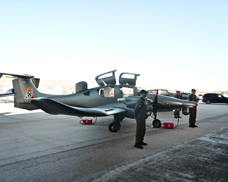 Μητσοτάκης στην εκδήλωση για την παραλαβή τριών αεροσκαφών Diamond DA62 MPP του Πυροσβεστικού Σώματος