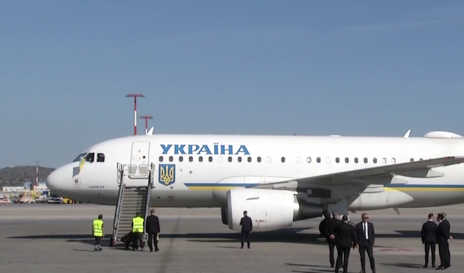 aeroplano111 Το αεροσκάφος που μετέφερε τον Βολοντίμιρ Ζελένσκι στην Αθήνα