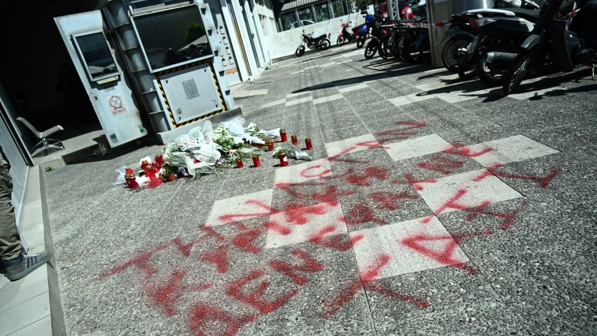 Το αστυνομικό τμήμα μπροστά από το οποίο δολοφονήθηκε η Κυριακή Γρίβα