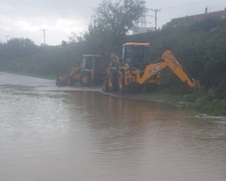 Κακοκαιρία στο Αγρίνιο: «Ποτάμια λάσπης» και προβλήματα στους δρόμους από τη σφοδρή βροχόπτωση – Δείτε εικόνες