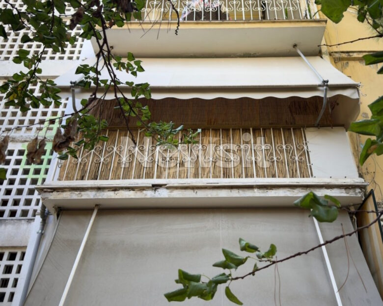 Αιγάλεω: Συχνοί οι καυγάδες μεταξύ της 29χρονης και του πατέρα της – «Πριν την μαχαιρώσει, ακούγονταν φωνές, τσακώνονταν»