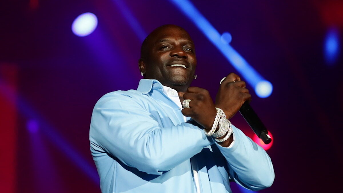 epa11620103 US singer Akon performs on the last day of the Rock in Rio festival in Rio de Janeiro, Brazil, 22 September 2024. EPA/ANDRE COELHO NO SALES / EDITORIAL USE ONLY