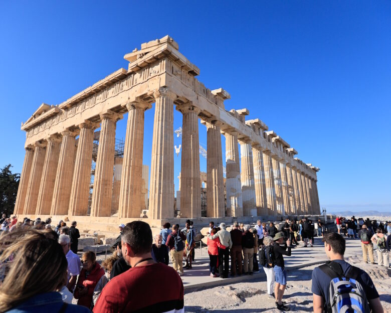 ΤτΕ: Ξεπέρασαν τα 20 δισ. ευρώ τα έσοδα από τον τουρισμό το ενιάμηνο του 2025