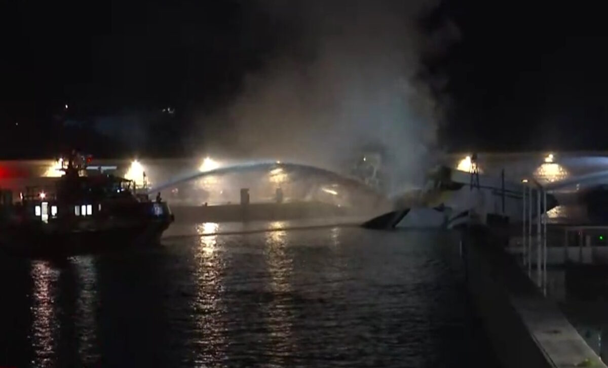 Από τη φωτιά στην Ακτή Θεμιστοκλέους