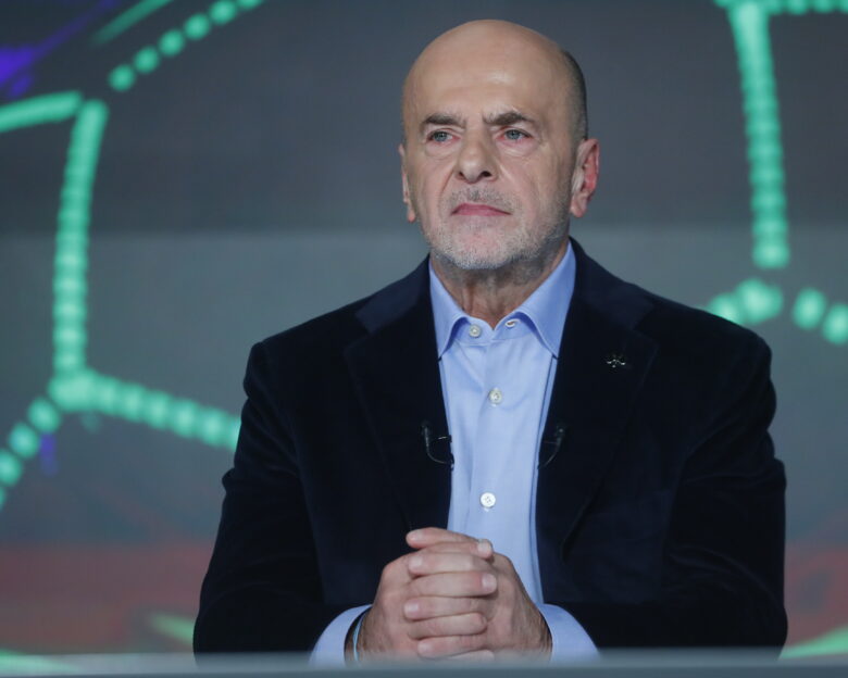 Γιάννης Αλαφούζος: «Δική μου απόφαση η απομάκρυνση του Γιοβάνοβιτς» – Δείτε live τη συνέντευξη