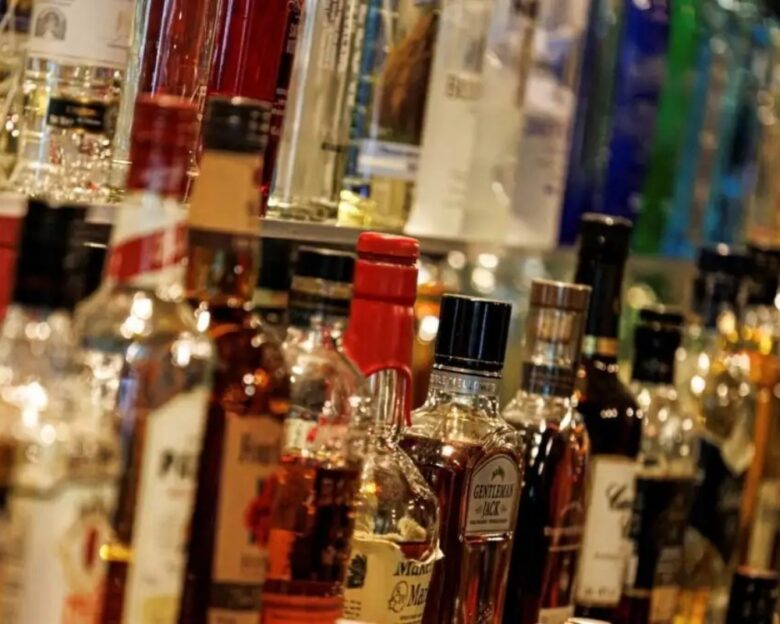 Η υπερβολική κατανάλωση αλκοόλ προκαλεί πρόωρα και σοβαρά εγκεφαλικά