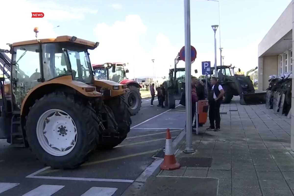 Οι αγρότες στο αεροδρόμιο της Αλεξανδρούπολης