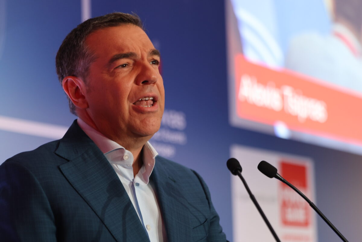 Το re-branding του Τσίπρα που έγινε reload (γεμίζω ξανά μπαταρίες) ^ πυροβολούν την Ζωή για τις 20 ΑΙ Ζωές ^ μέγγενη για την κυβέρνηση το αγροτικό ^ εξαϋλώνεται ο ΣΥΡΙΖΑ, πάει για διάσπαση η Νέα Αριστερά ^ τα σενάρια για Σαμαρά - Λατινοπούλου ^ ποιοι βουλευτές θα πάνε μαζί του;