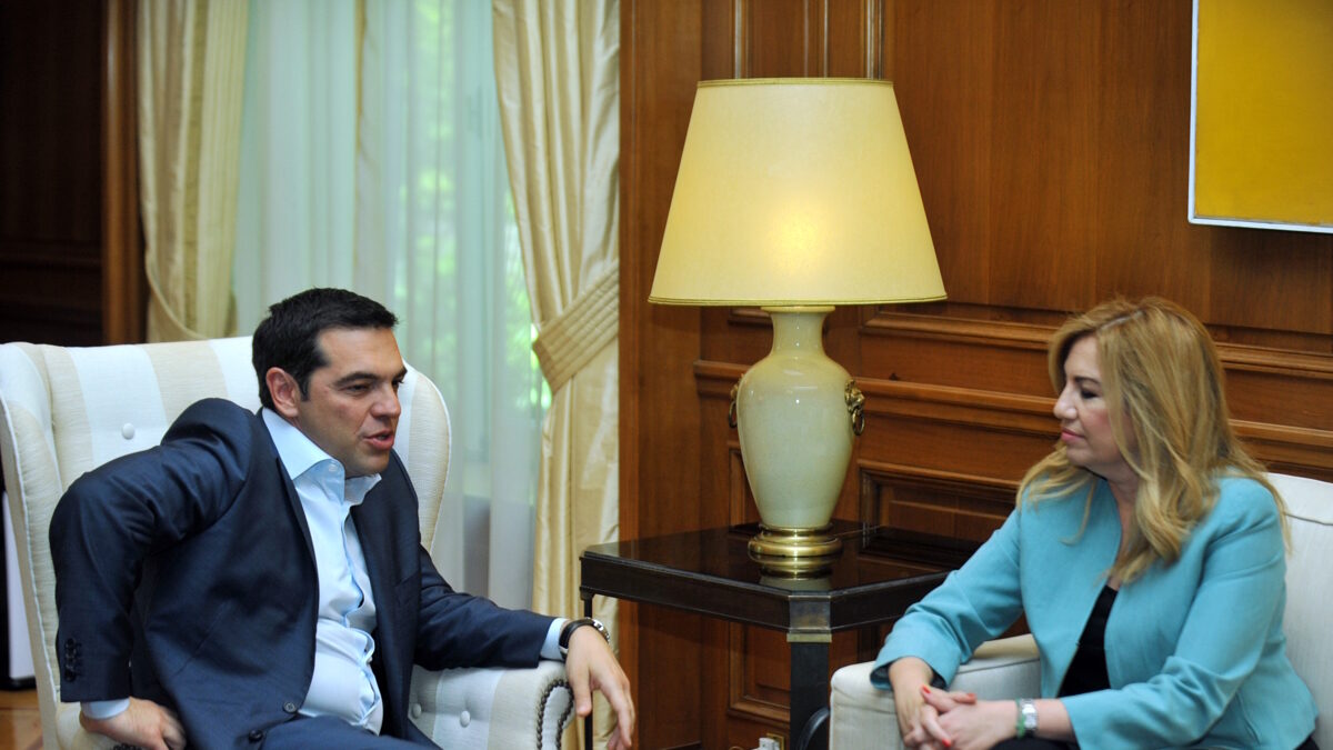 Ο τότε πρωθυπουργός, Αλέξης Τσίπρας με την αείμνηστη πρόεδρο του ΠΑΣΟΚ, Φώφη Γεννηματά