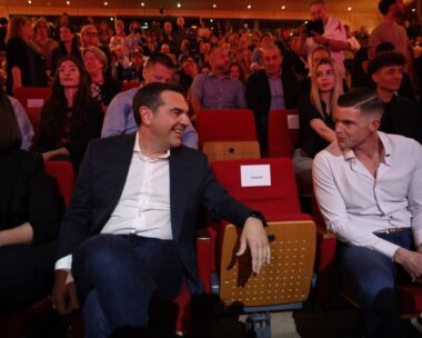 Ο Αλέξης Τσίπρας με τον Τάιλερ Μακμπέθ