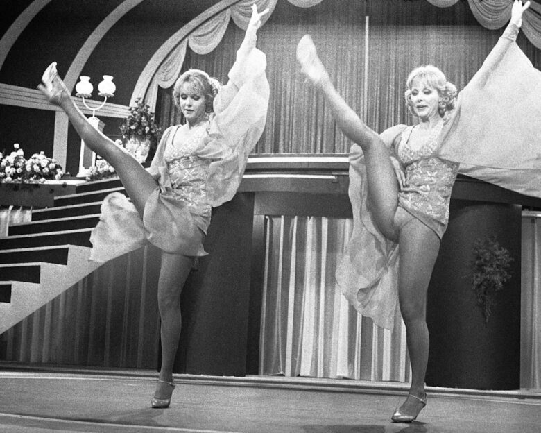 Οι δίδυμες αδελφές Κέσλερ που «έφυγαν» με υποβοηθούμενη αυτοκτονία: Οι διάσημες χορεύτριες με το συγκινητικό τέλος