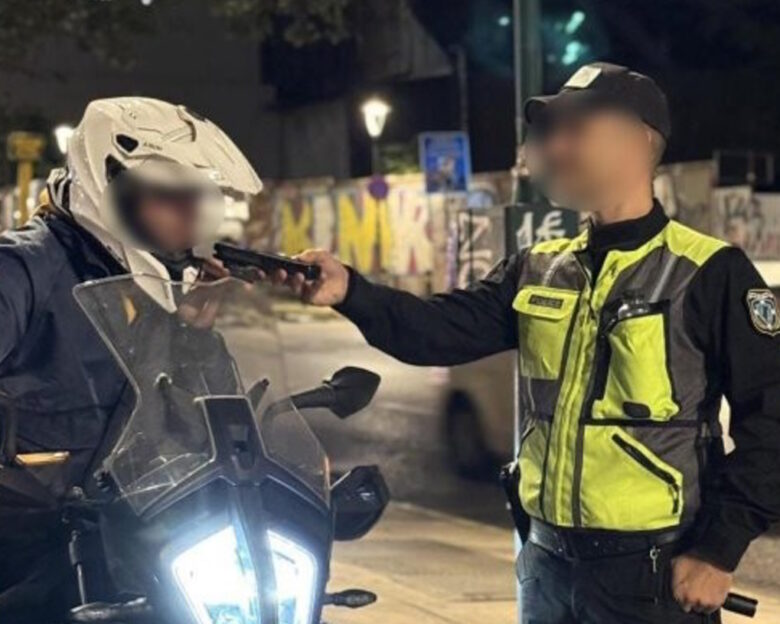387 παραβάσεις σε 22.800 αλκοτέστ της Τροχαίας σε όλη την Αττική – 12 συλλήψεις μεθυσμένων οδηγών