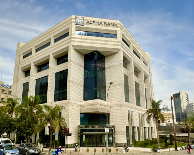 Η Alpha Bank ολοκλήρωσε την εξαγορά της AstroBank – Η 3η μεγαλύτερη τράπεζα στην Κύπρο