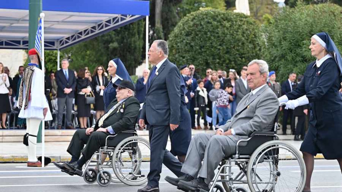 Ανάπηροι πολέμου σε στρατιωτική παρέλαση