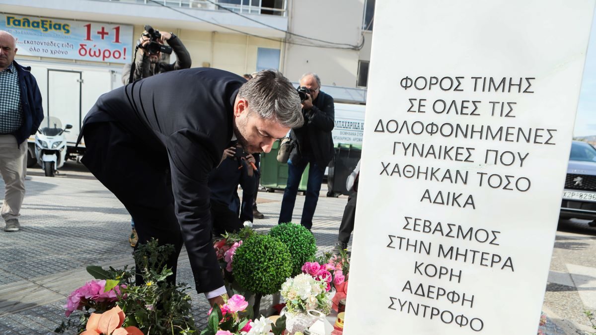 Ο Νίκος Ανδρουλάκης στο μνημείο της Κυριακής Γρίβα στους Αγίους Αναργύρους