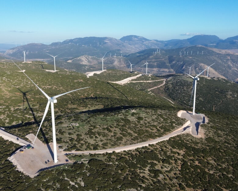 Όμιλος ΔΕΗ: Ολοκληρώθηκε η κατασκευή αιολικού πάρκου 36 MW στη Φωκίδα