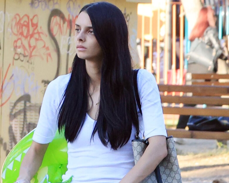 Άννα Μπεζάν: «Η μητέρα μου με άφησε στο μαιευτήριο, ο μπαμπάς μου με κακοποιούσε»