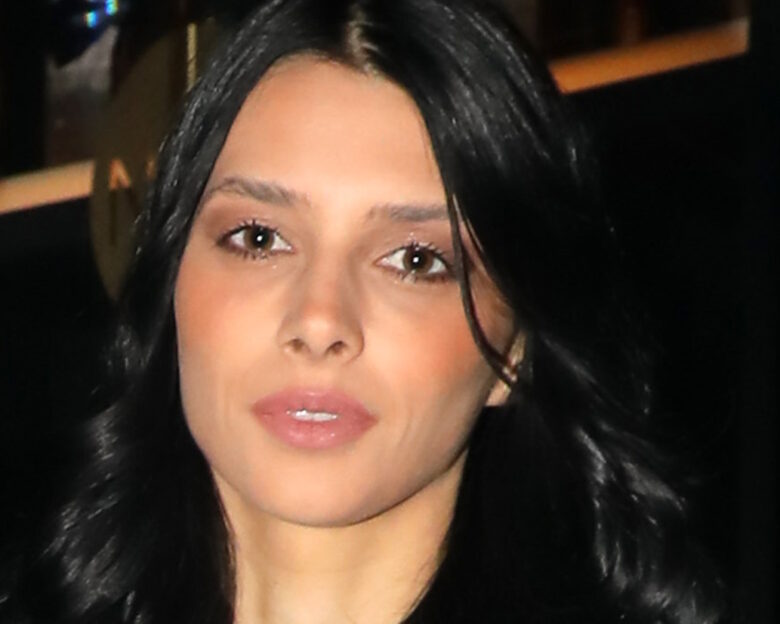 Συγκλονίζει η Άννα Μπεζάν: «Παραλίγο να χάσω τη δεξιά μου ωοθήκη, αφαίρεσα μια κύστη 22 εκατοστών»