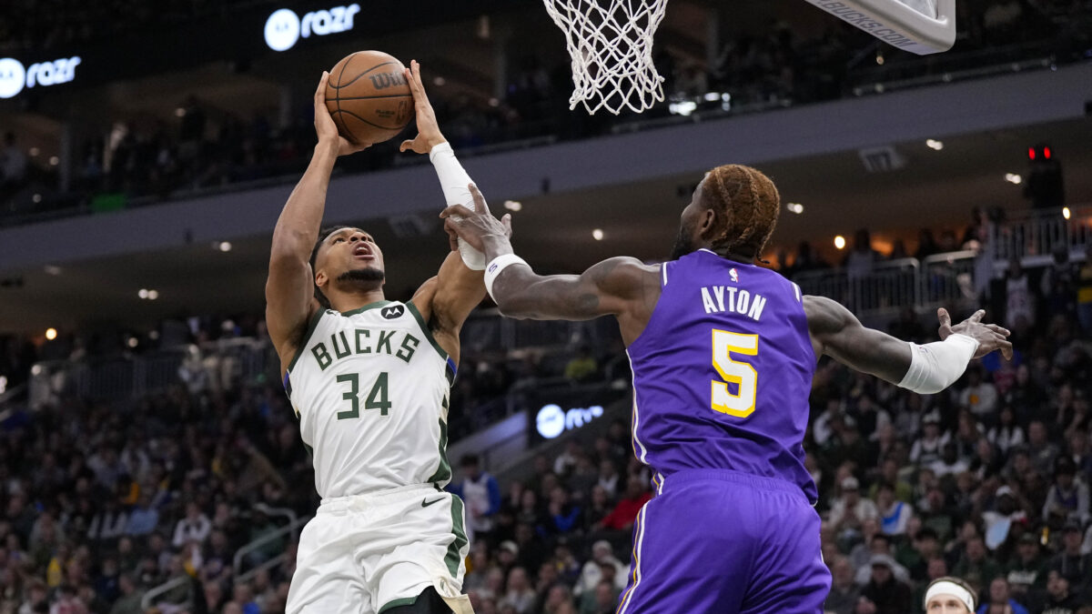 Ο Γιάννης Αντετοκούνμπο κόντρα στους Λέικερς