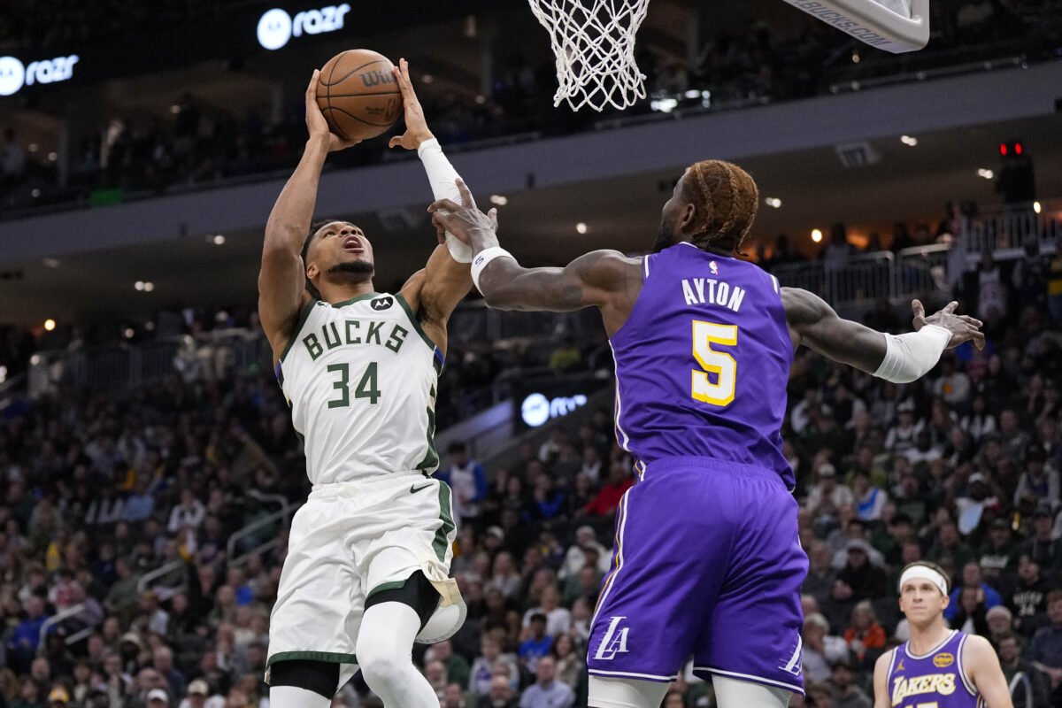 Ο Γιάννης Αντετοκούνμπο κόντρα στους Λέικερς