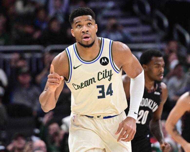 Ο Γιάννης Αντετοκούνμπο διέλυσε τους Νετς σε 19 λεπτά και έγραψε ιστορία με 21.000 πόντους στο NBA