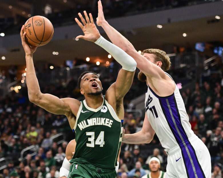 Ο Γιάννης Αντετοκούνμπο ήταν εξαιρετικός αλλά οι Μπακς ηττήθηκαν με 135-133 από τους Κινγκς