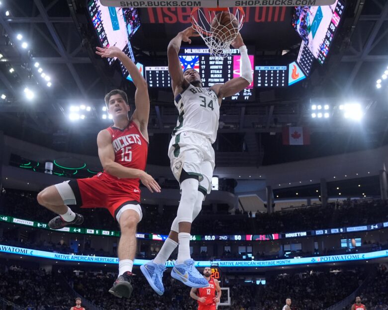 Ο Γιάννης Αντετοκούνμπο έκανε φοβερή εμφάνιση στην ήττα των Μιλγουόκι Μπακς από τους Χιούστον Ρόκετς