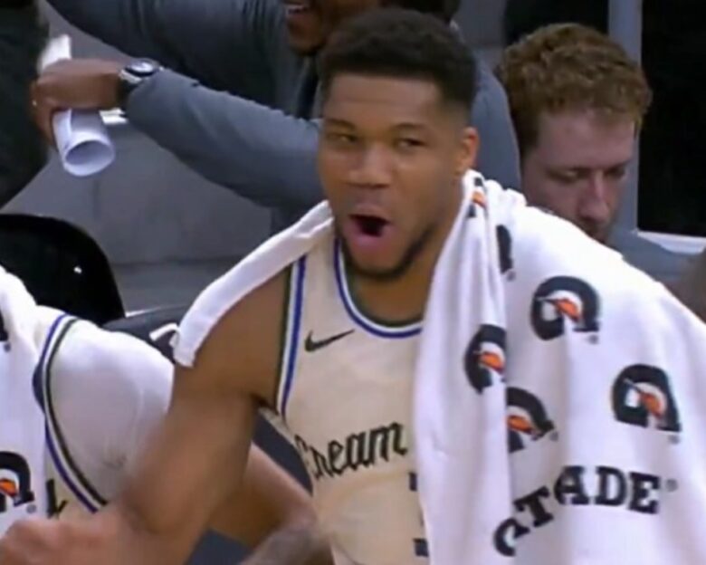 Ο Θανάσης Αντετοκούνμπο κάρφωσε με το αριστερό χέρι και τρέλανε τον Γιάννη στον πάγκο