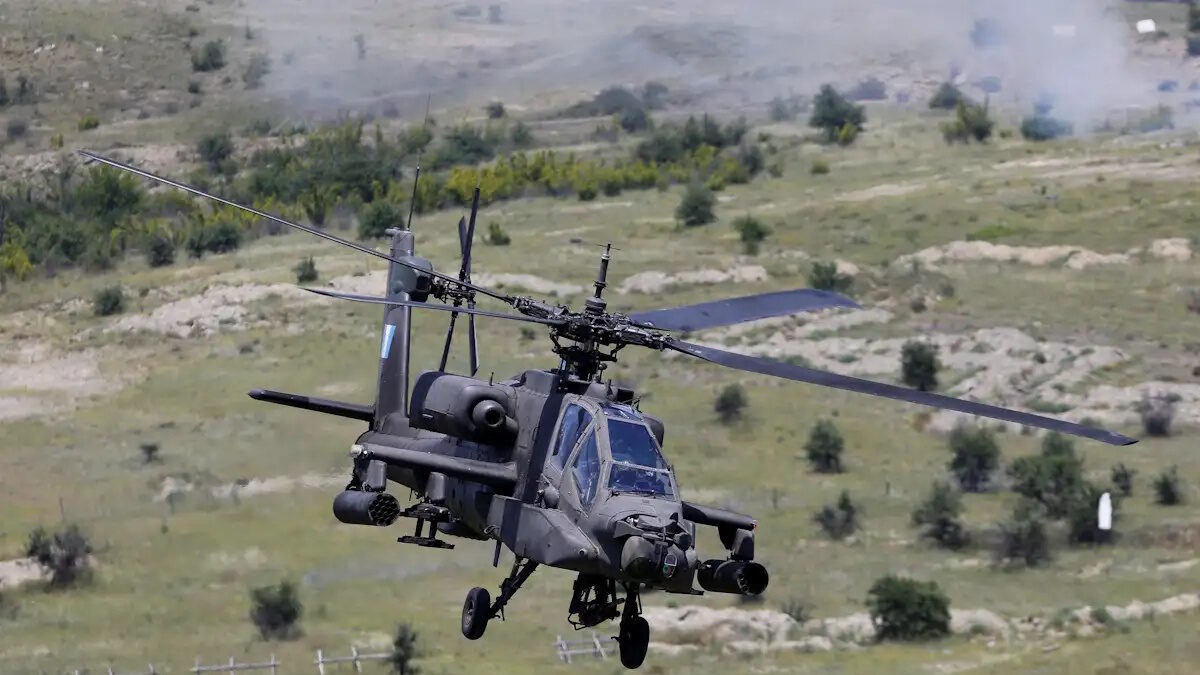 Ελληνικό ελικόπτερο τύπου Apache σε άσκηση
