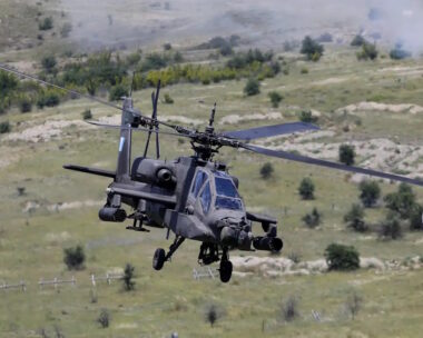 Ελληνικό ελικόπτερο τύπου Apache σε άσκηση