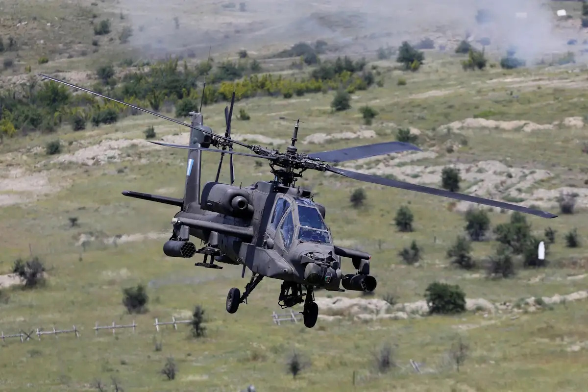 Ελληνικό ελικόπτερο τύπου Apache σε άσκηση