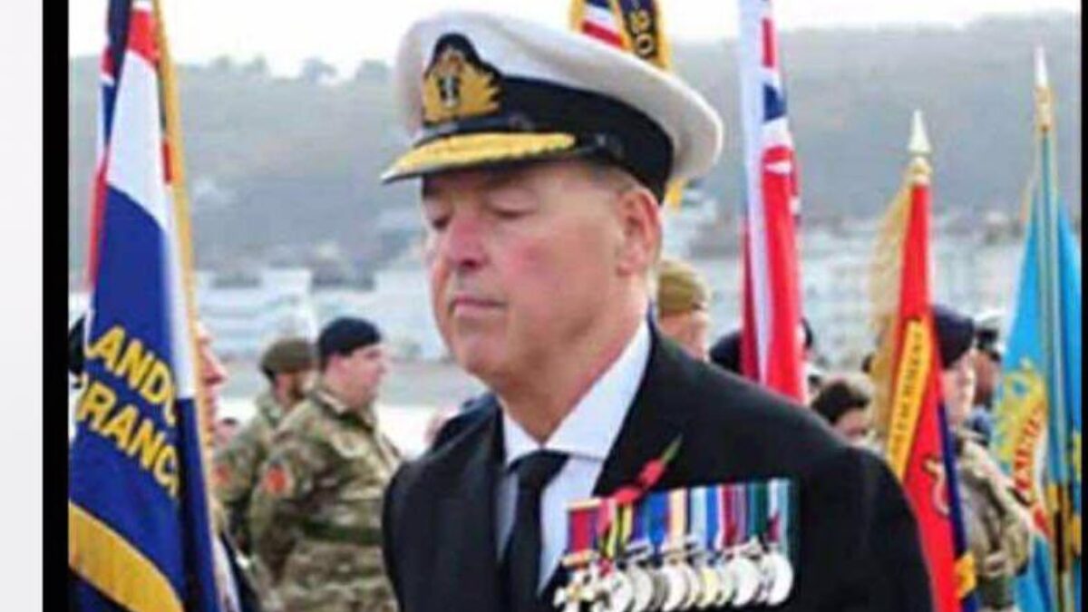 Ο άνδρας που παρίστανε τον στρατιωτικό