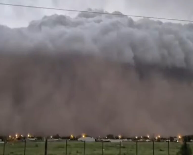 Αργεντινή: Αποκαλυπτικές εικόνες στη Χενεράλ Βιγιέγκας – Εφιαλτικό «τείχος» νεφών σκέπασε την πόλη