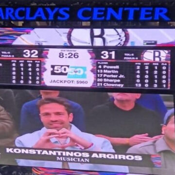 Ο Κωνσταντίνος Αργυρός παρακολούθησε το Νετς – Νικς για το NBA και χειροκροτήθηκε από τους θεατές