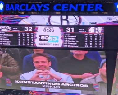 Ο Κωνσταντίνος Αργυρός παρακολούθησε το Νετς – Νικς για το NBA και χειροκροτήθηκε από τους θεατές