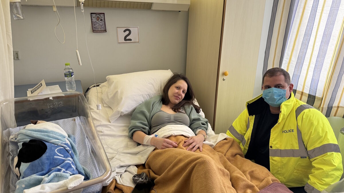 Αστυνομικός μετέφερε ετοιμόγεννη σε νοσοκομείο στην Αρκαδία