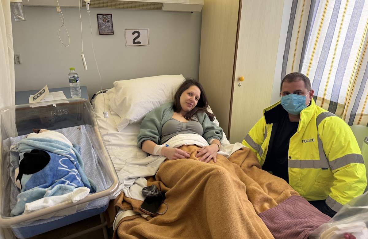 Αστυνομικός μετέφερε ετοιμόγεννη σε νοσοκομείο στην Αρκαδία