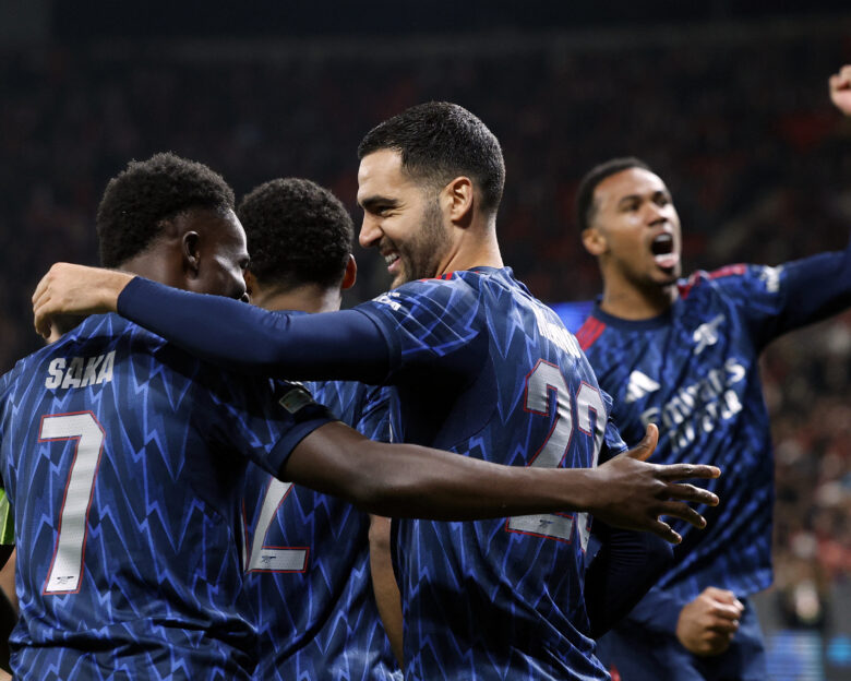 Champions League: Η Άρσεναλ πέρασε άνετα από την Πράγα, κόλλησε στο μηδέν το παιχνίδι της Νάπολι με την Άιντραχτ